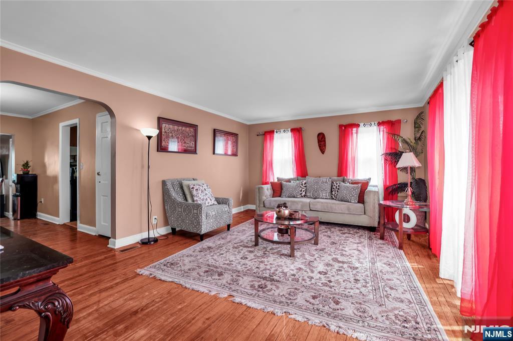 1875 Pilgrim Way Union, NJ 07083 - Photo 3 of 36