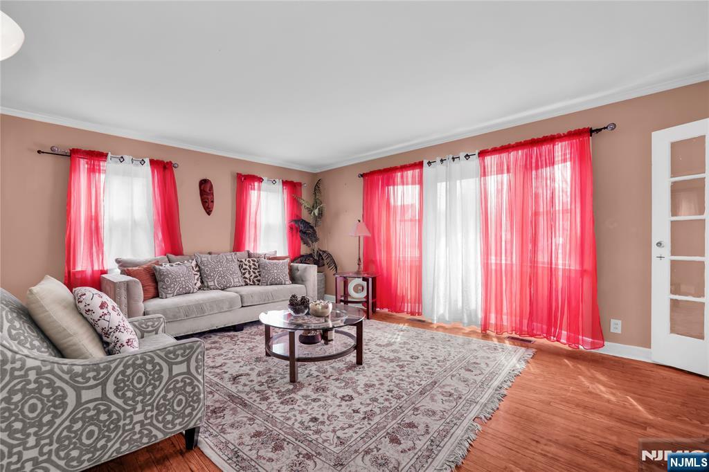 1875 Pilgrim Way Union, NJ 07083 - Photo 4 of 36