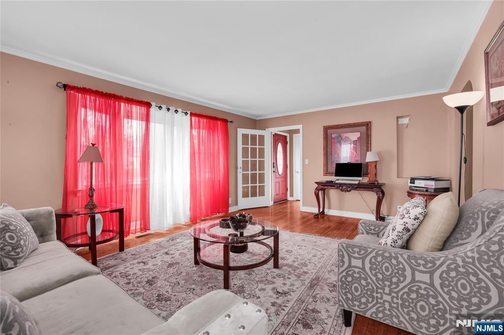 1875 Pilgrim Way Union, NJ 07083 - Photo 5 of 36