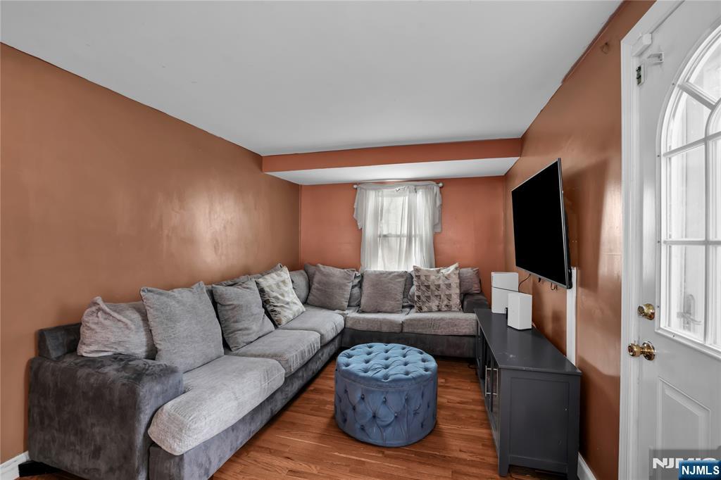 1875 Pilgrim Way Union, NJ 07083 - Photo 8 of 36