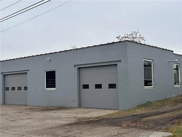 $1,800 | 97 Clyde Street, Ellwood City, PA 16117