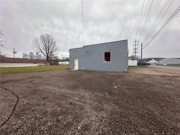 $1,800 | 97 Clyde Street, Ellwood City, PA 16117