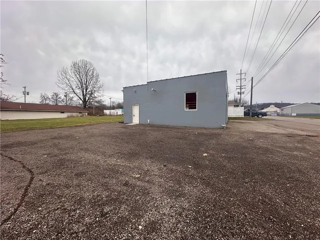 a house view with yard