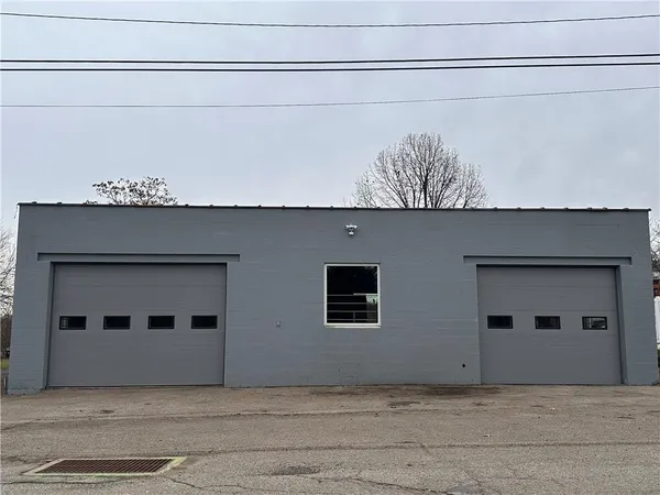 $1,800 | 97 Clyde Street, Ellwood City, PA 16117