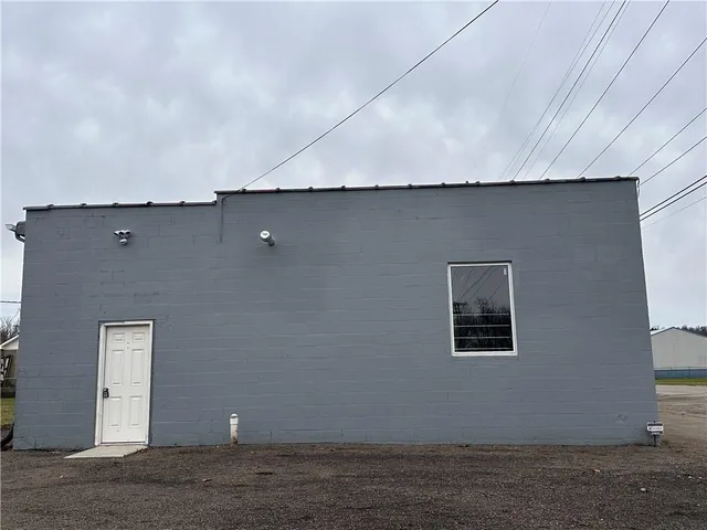 $2,000 | 97 Clyde Street, Ellwood City, PA 16117