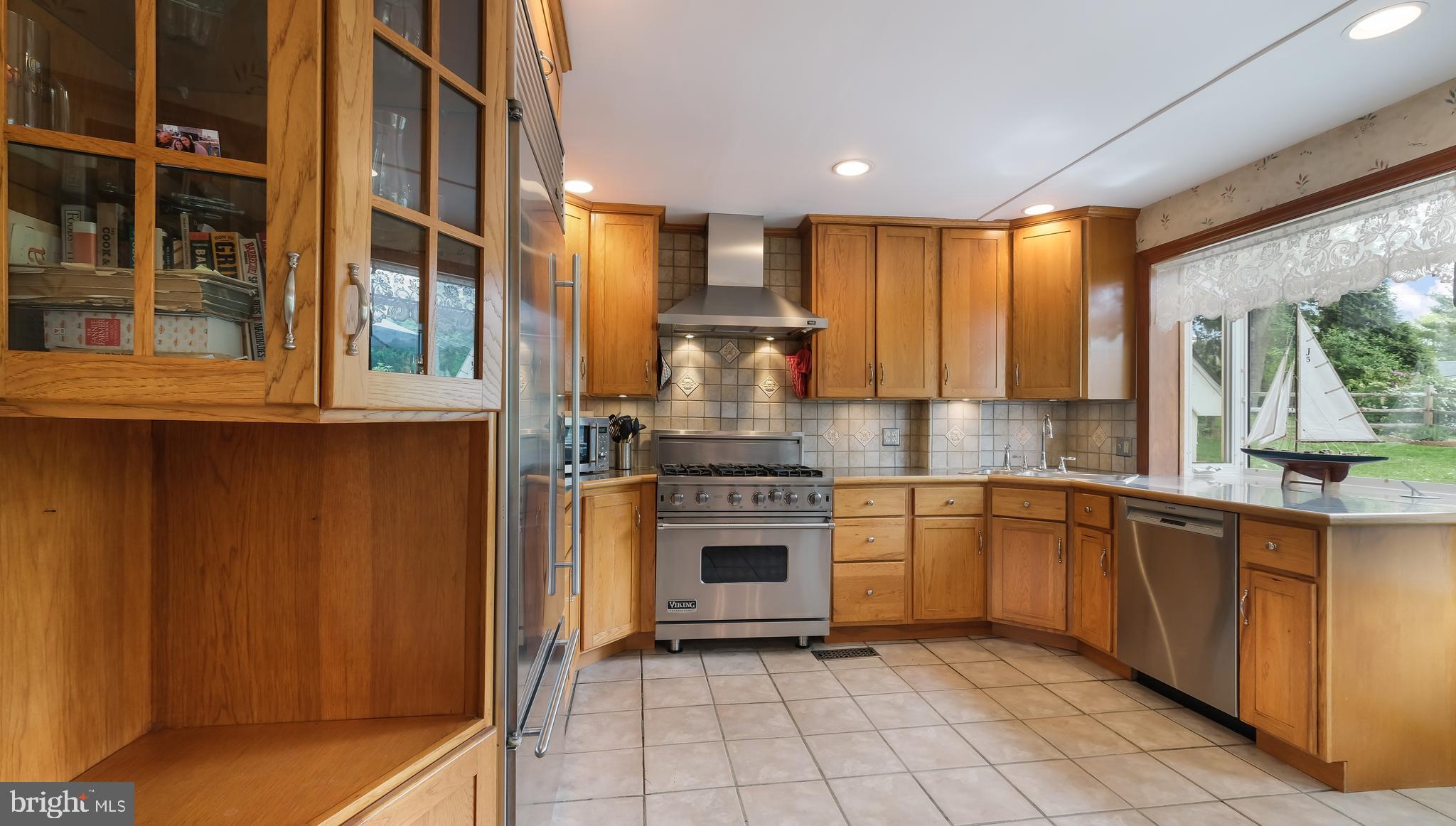 3 Beryl Road Cheltenham, PA 19012 - Photo 22 of 37 5-STAR GOURMET KITCHEN WITH 4-FT GARDEN WINDOW