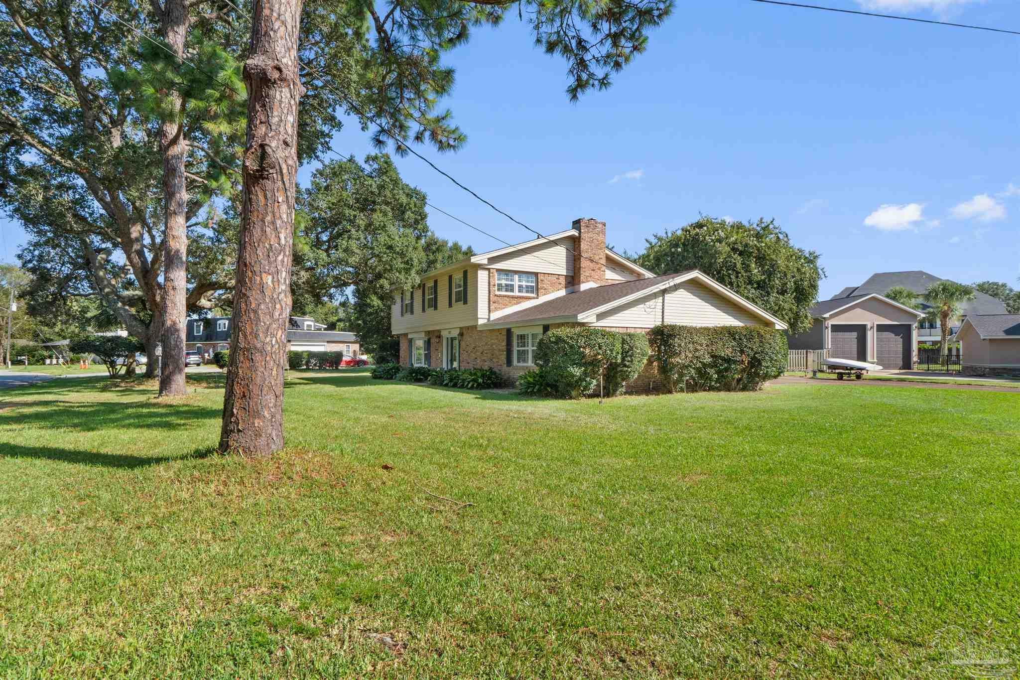 822 Bay Cliffs Road Gulf Breeze, FL 32561 - Photo 6 of 62 Gallery Image 6