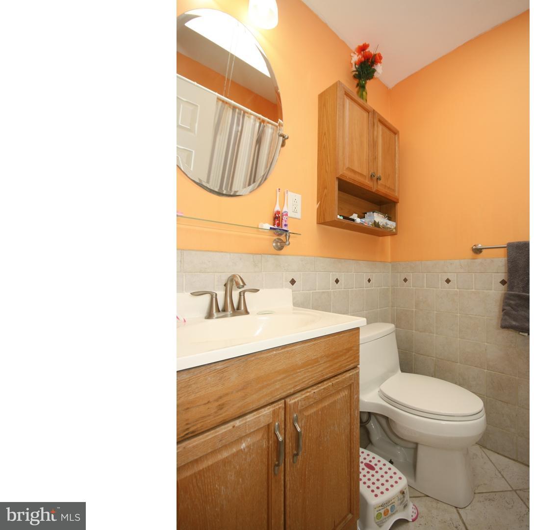 3121 Draper Street Philadelphia, PA 19136 - Photo 11 of 22 Bathroom