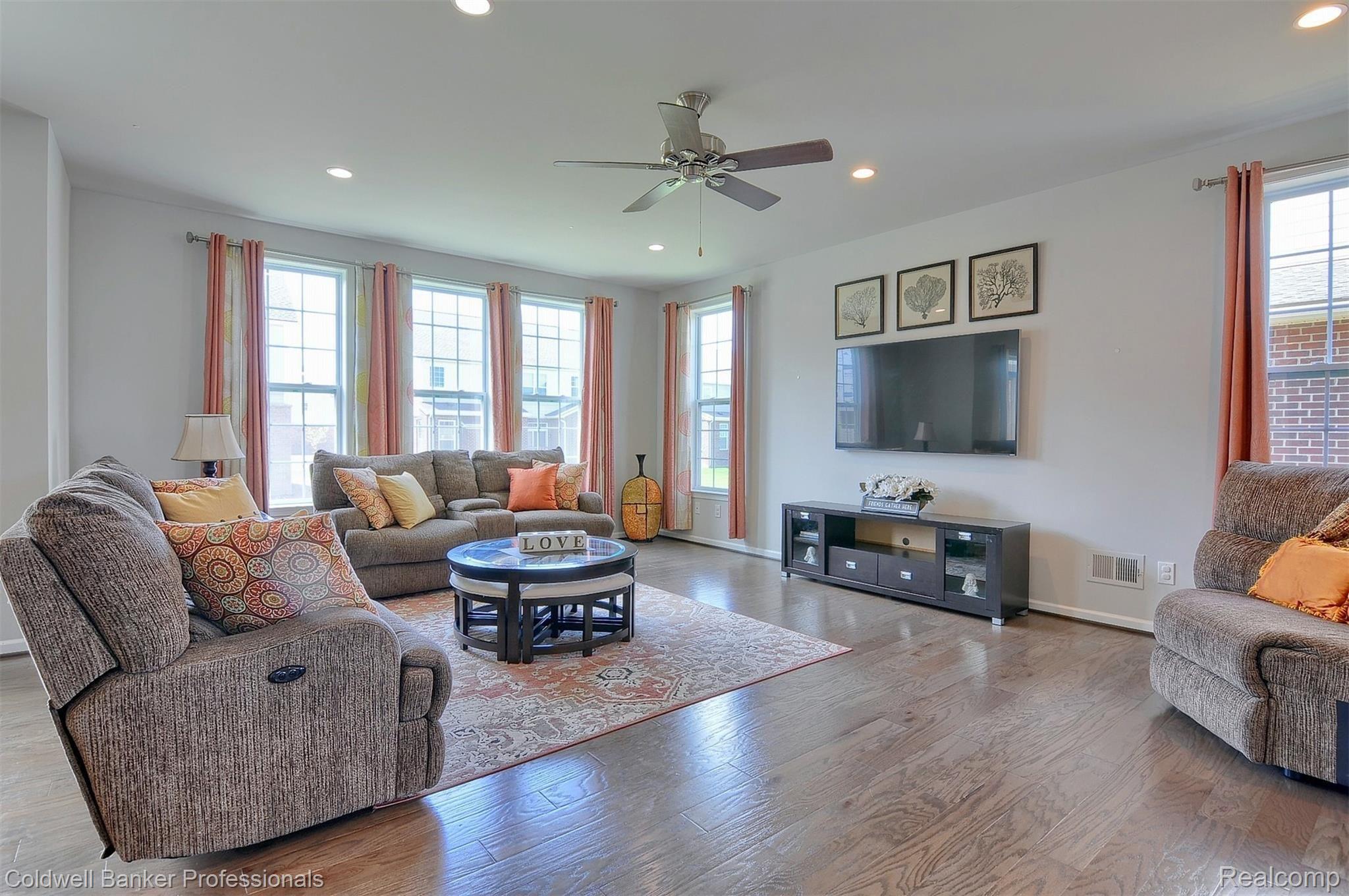 50877 Rockingham Drive Canton, MI 48188 - Photo 17 of 47 17-Family-Room.jpg