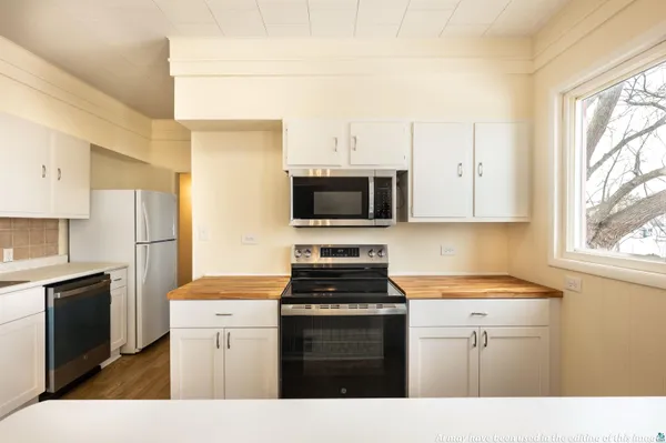 $289,900 | 801 Beaser Avenue, Ashland, WI 54806