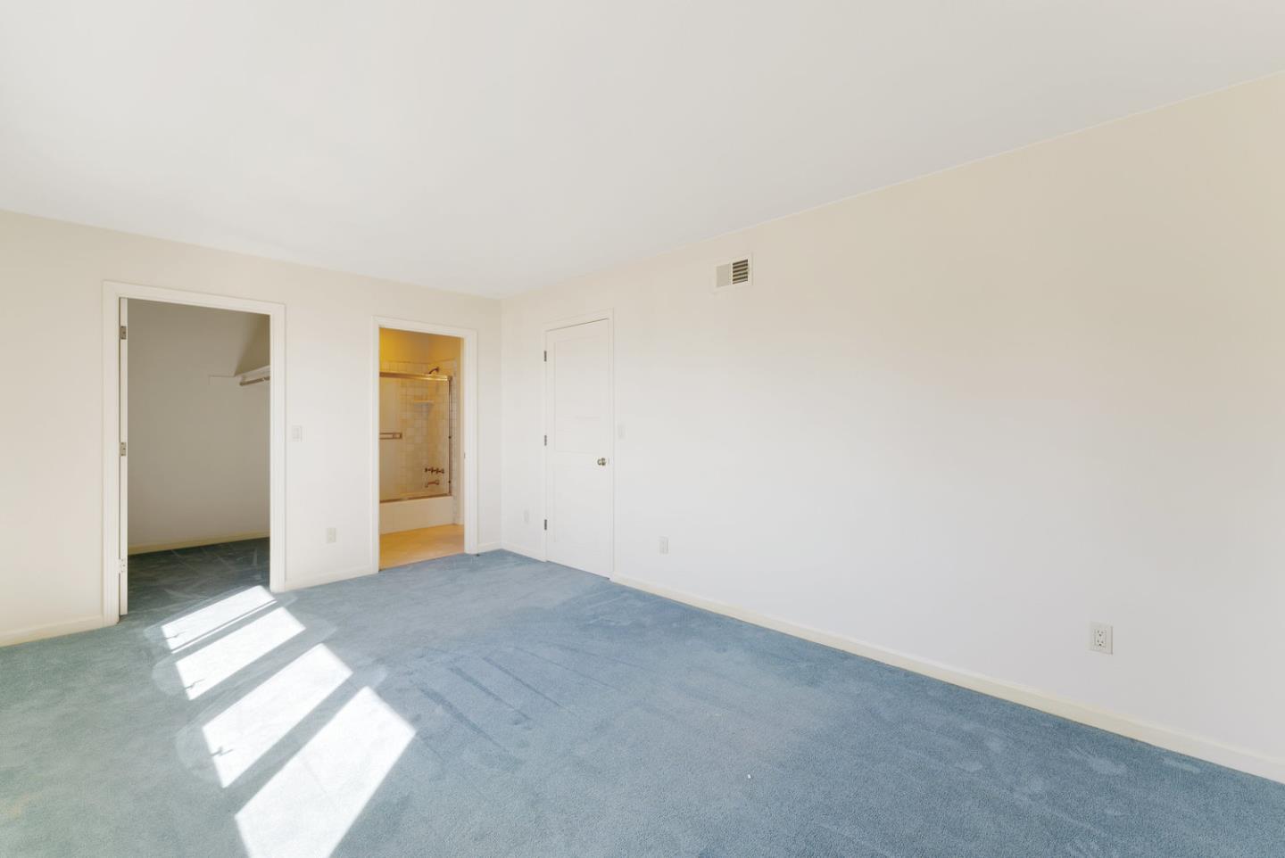 1385 Prospect Avenue Capitola, CA 95010 - Photo 31 of 41 an empty room with an entryway