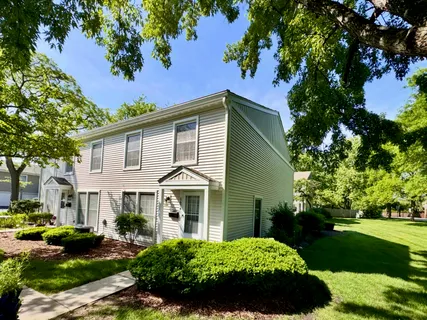 $185,000 | 1674 Williamsburg Court, Unit D, Wheaton, IL 60189