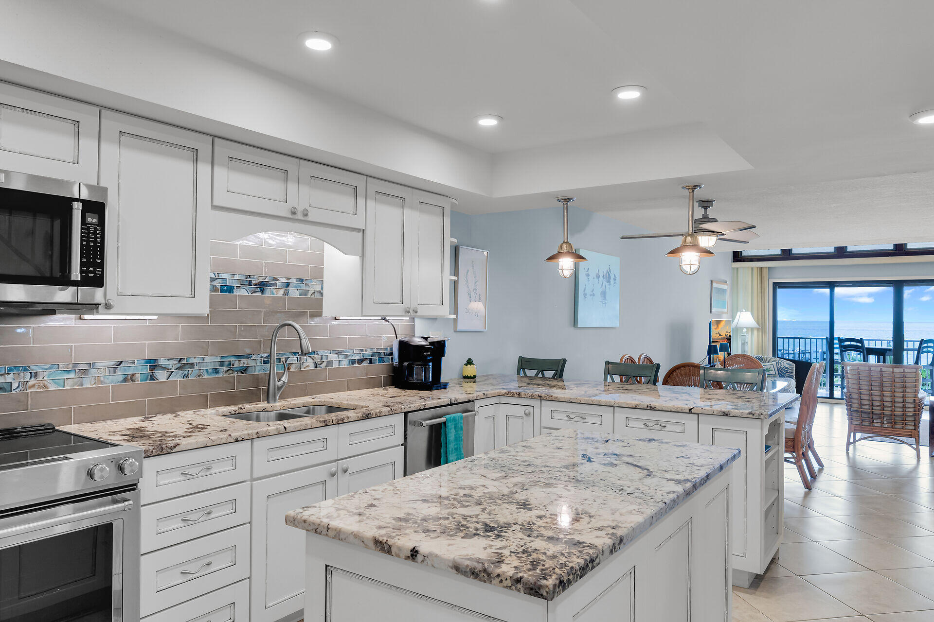 1133 West Ocean Drive, Unit 6 Key Colony Beach, FL 33051 - Photo 5 of 73 Gorgeous Center Island