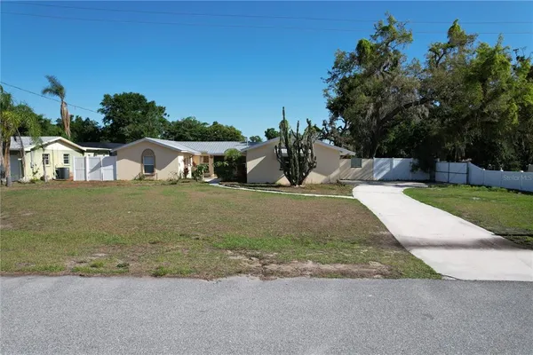 $2,000 | 914 Homewood Drive, Brandon, FL 33511