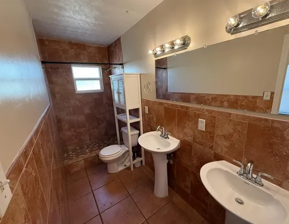 $2,000 | 914 Homewood Drive, Brandon, FL 33511