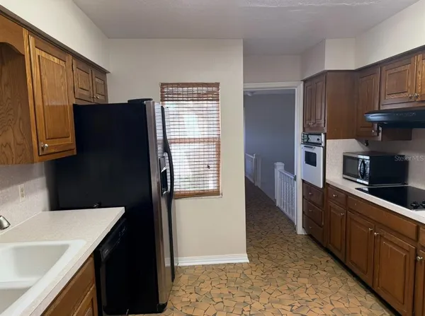 $2,000 | 914 Homewood Drive, Brandon, FL 33511