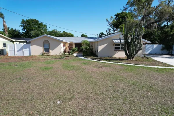 $2,000 | 914 Homewood Drive, Brandon, FL 33511