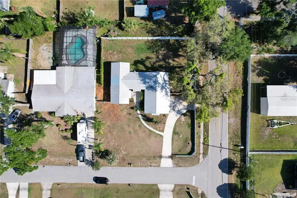 $2,000 | 914 Homewood Drive, Brandon, FL 33511