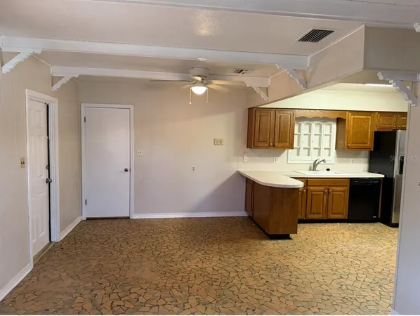 $2,000 | 914 Homewood Drive, Brandon, FL 33511