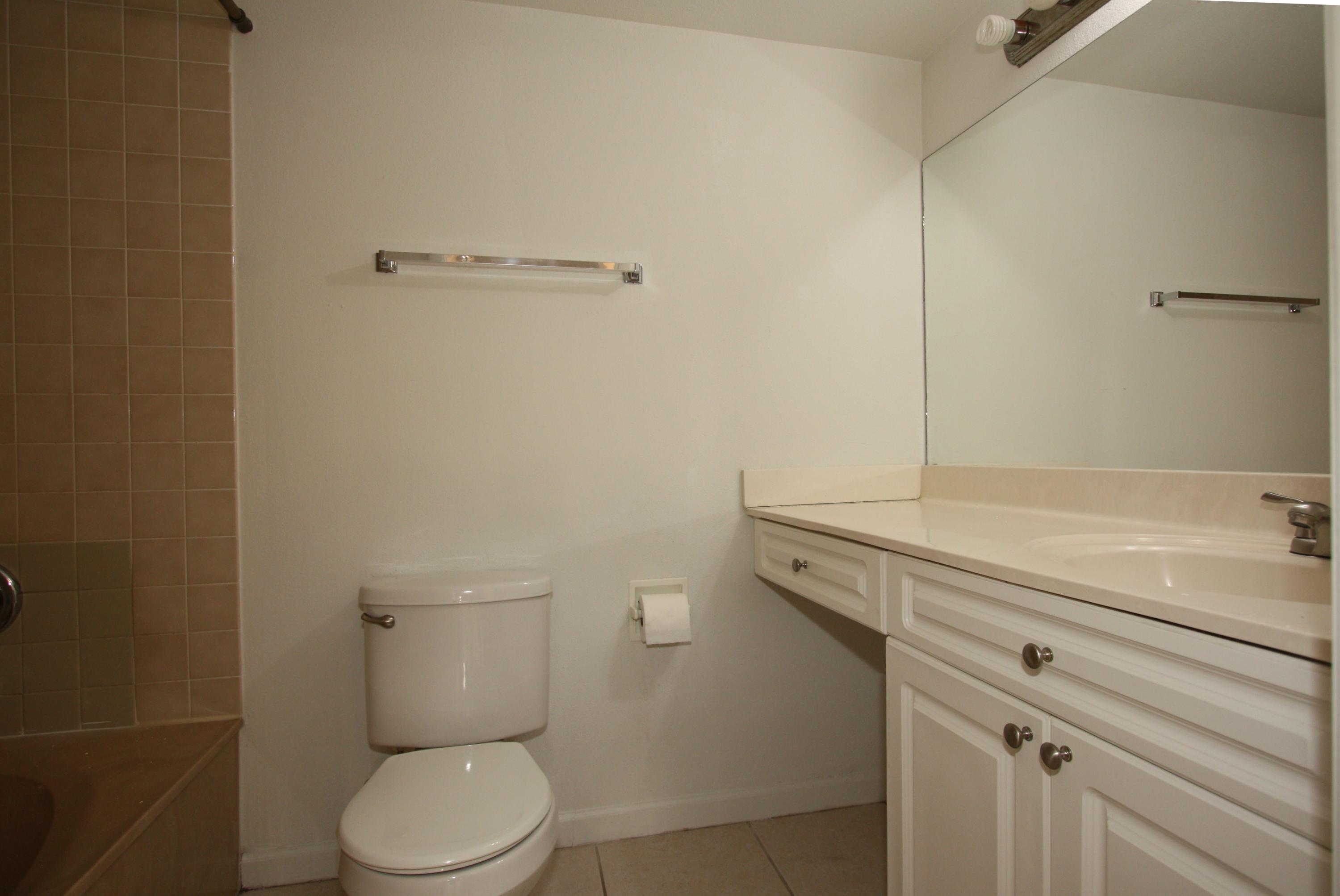 8231 Severn Drive, Unit D Boca Raton, FL 33433 - Photo 12 of 15 8231_12