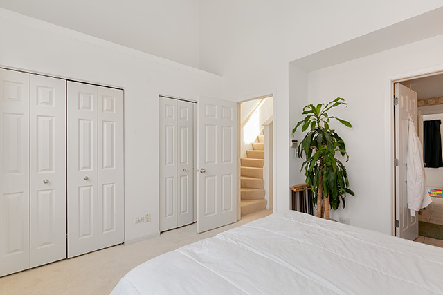 5226 South Berkeley Avenue Chicago, IL 60615 - Photo 12 of 28 a bedroom with a bed and a plant