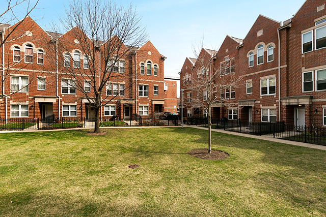 5226 South Berkeley Avenue Chicago, IL 60615 - Photo 28 of 28 a view of a building with a swimming pool