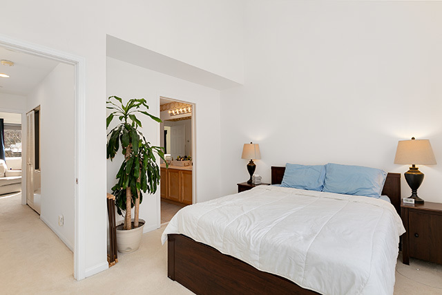 5226 South Berkeley Avenue Chicago, IL 60615 - Photo 10 of 28 a bedroom with a bed and a potted plant
