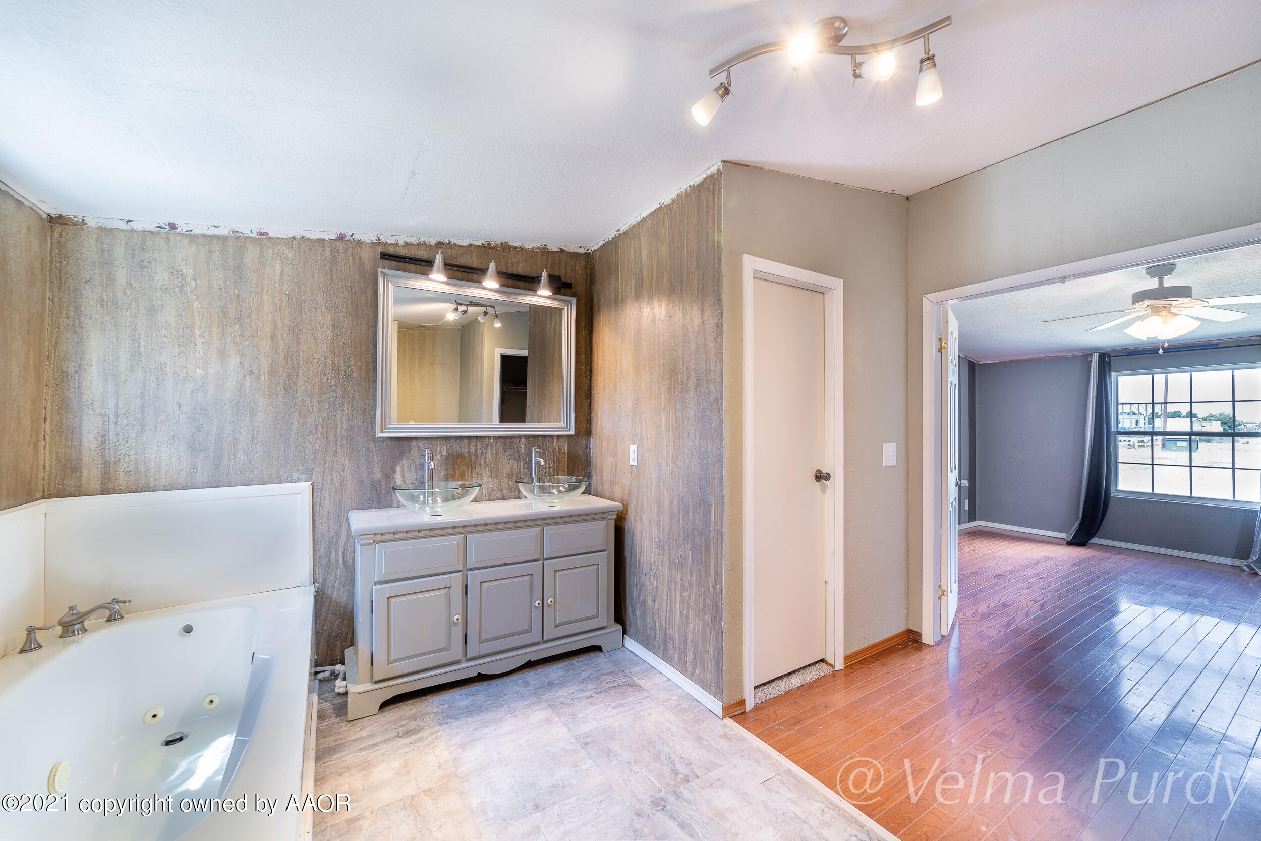 6307 Tucker Road Amarillo, TX 79118 - Photo 12 of 21 Master bath