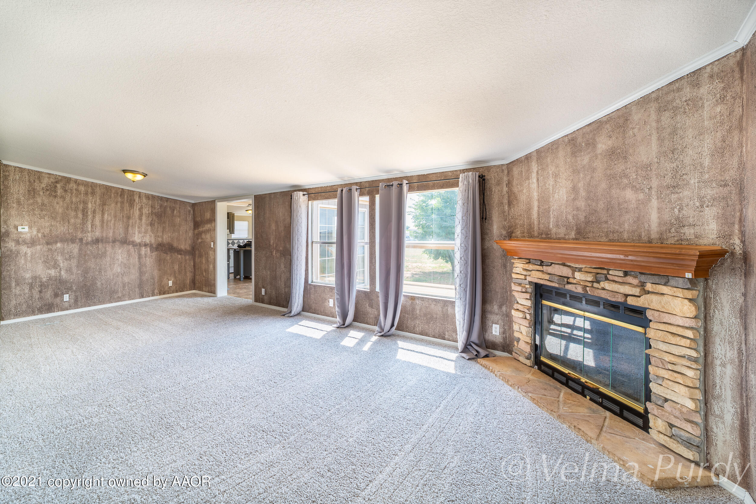 6307 Tucker Road Amarillo, TX 79118 - Photo 3 of 21 Living room