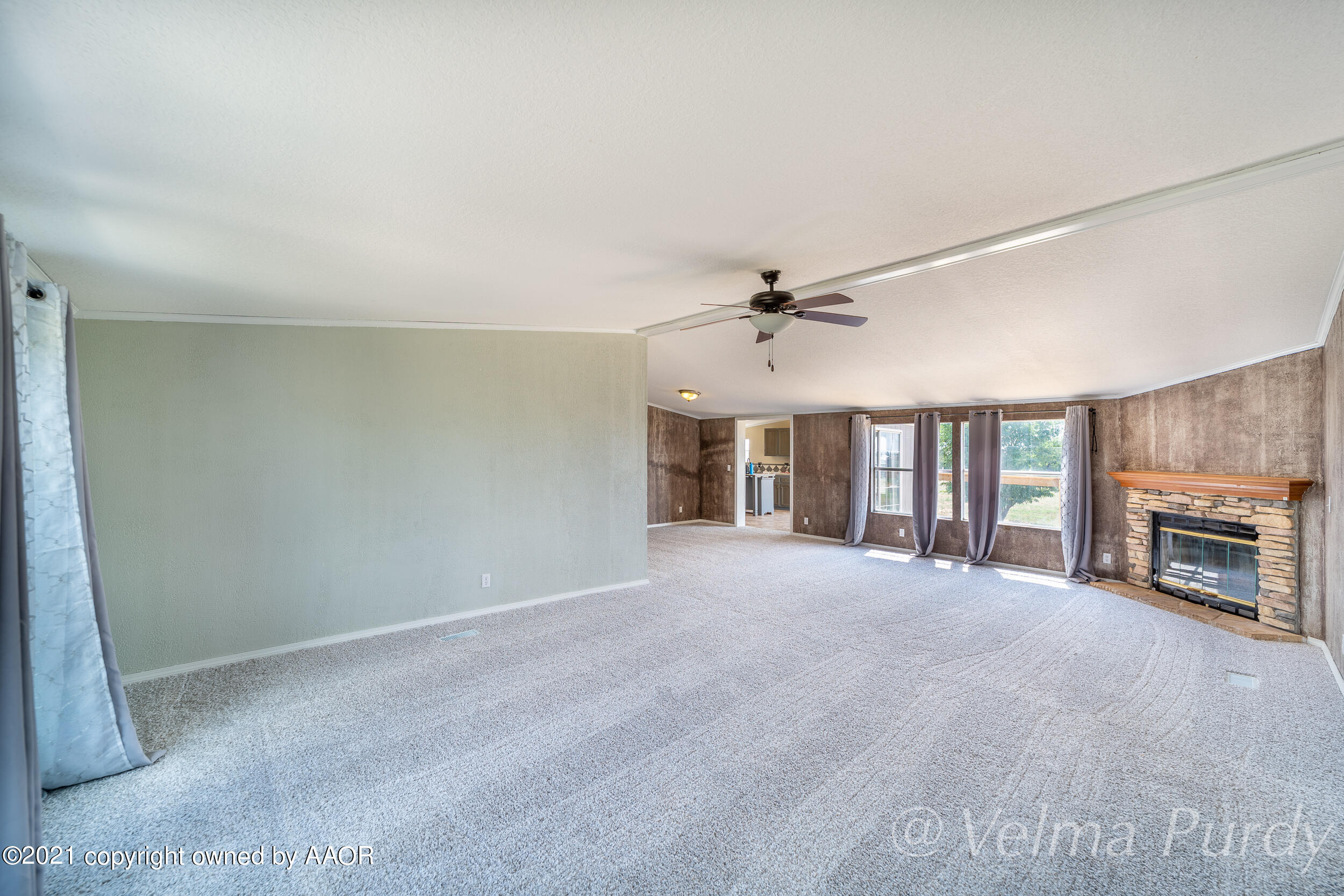 6307 Tucker Road Amarillo, TX 79118 - Photo 4 of 21 Living room