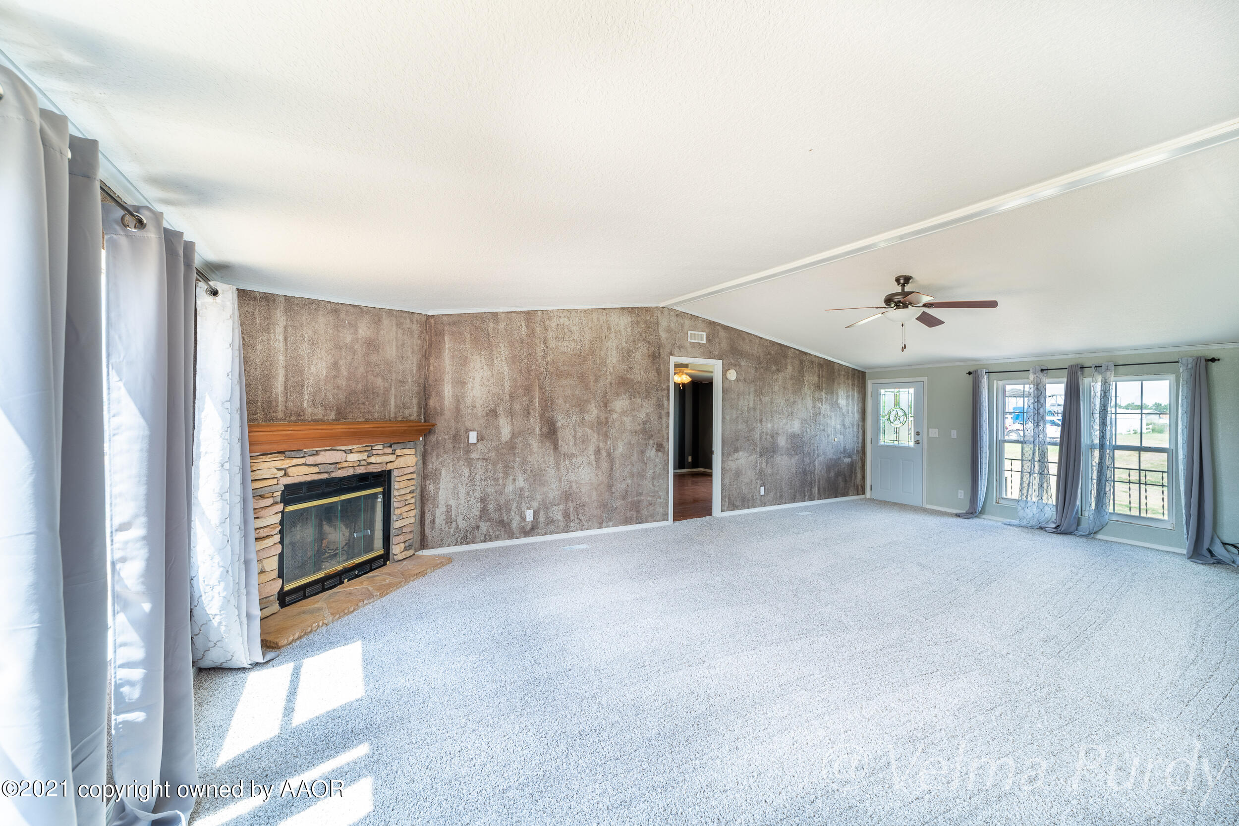 6307 Tucker Road Amarillo, TX 79118 - Photo 6 of 21 Living room