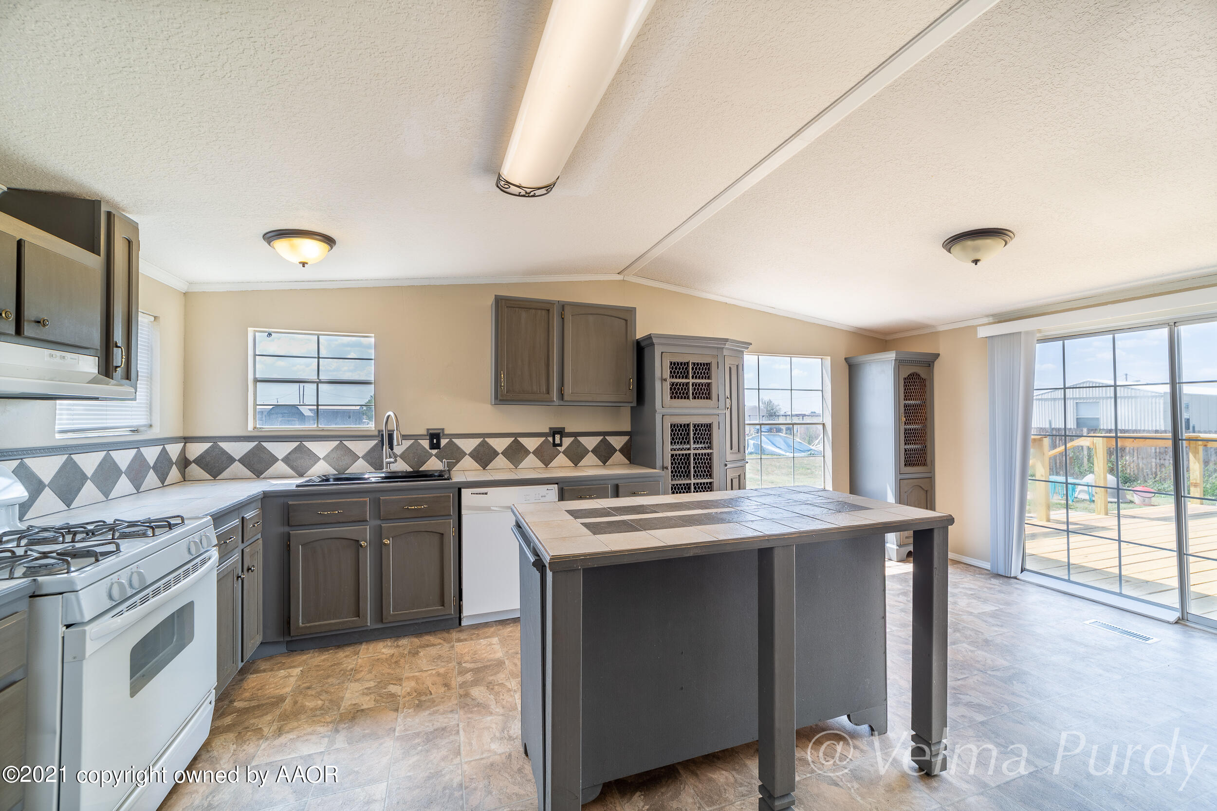 6307 Tucker Road Amarillo, TX 79118 - Photo 7 of 21 kitchen