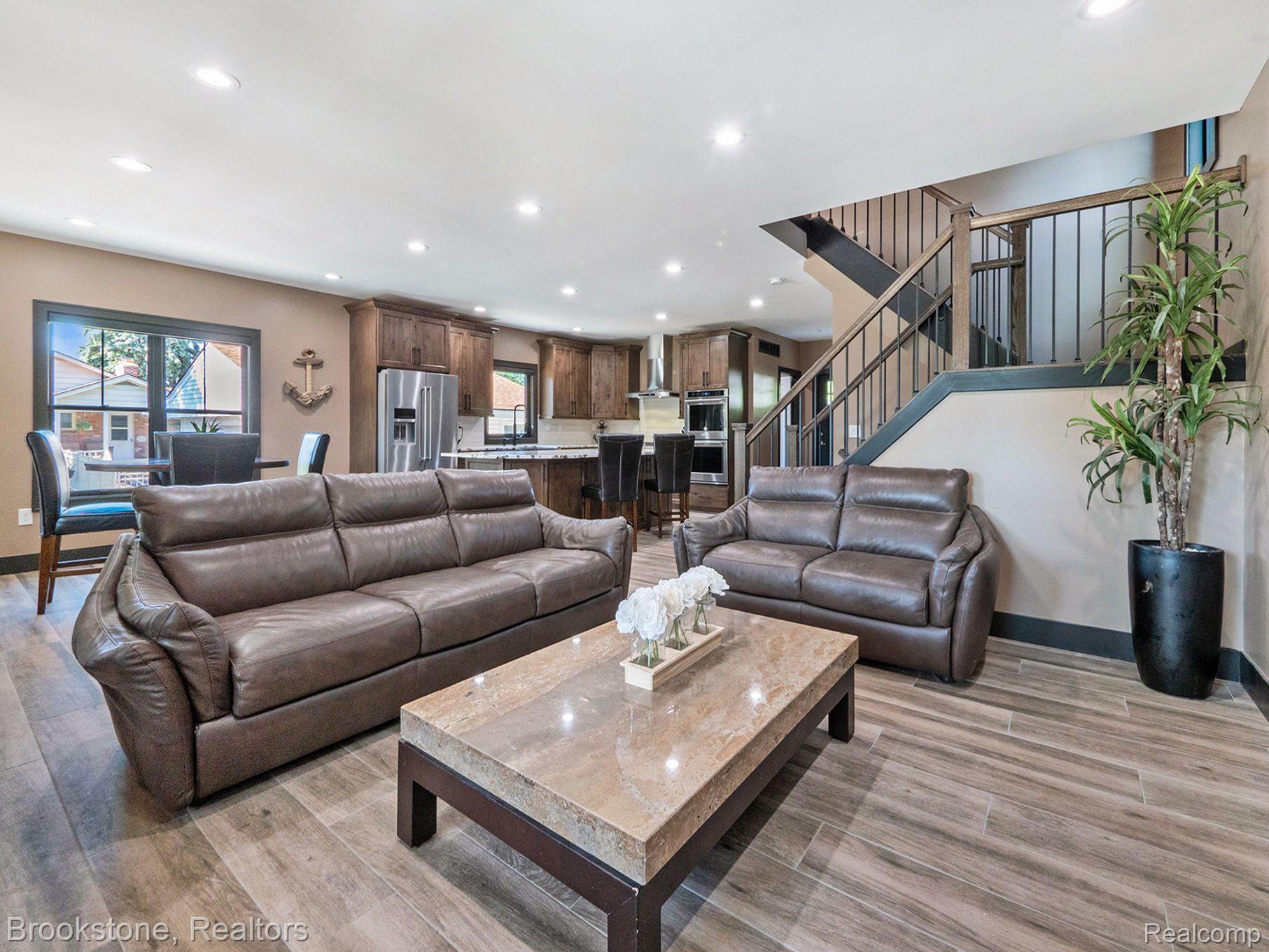 428 Taylor Avenue Rochester, MI 48307 - Photo 15 of 27 Living Room
