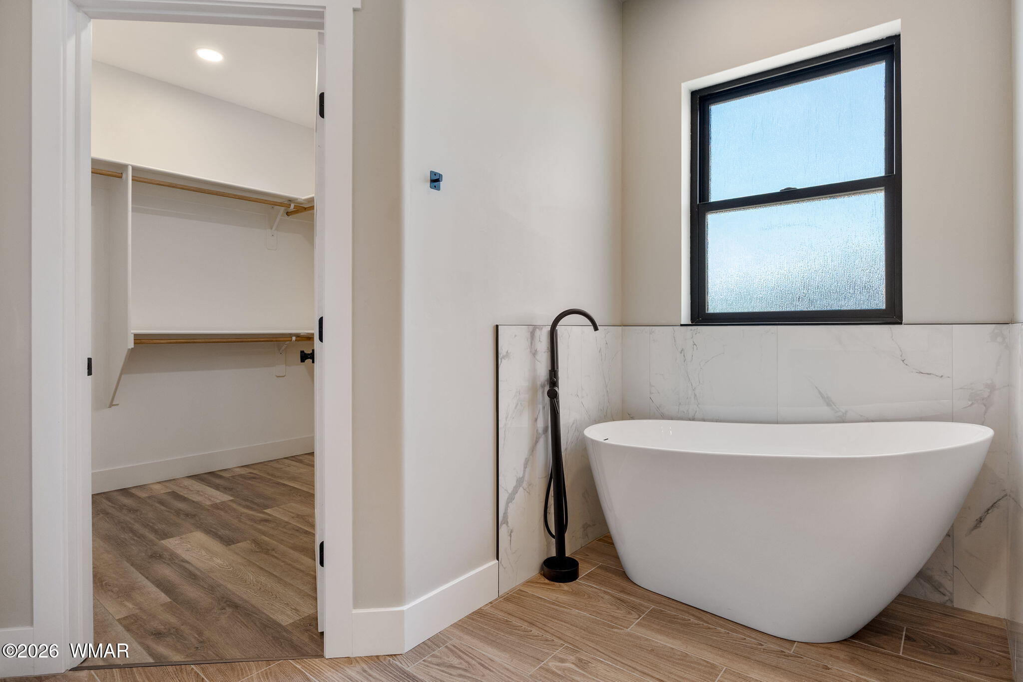 561 South Rock Ridge Drive Show Low, AZ 85901 - Photo 12 of 28 a white room with a mirror