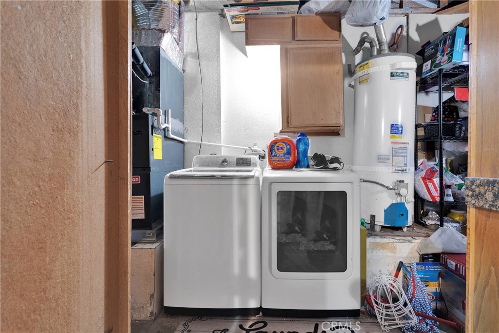 14111 Liberty Way Victorville, CA 92392 - Photo 25 of 39 a utility room with dryer and washer