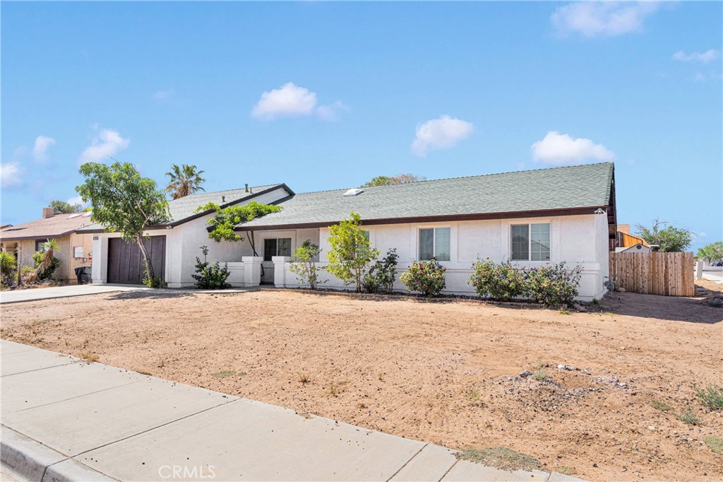 14111 Liberty Way Victorville, CA 92392 - Photo 5 of 39 a front view of house with yard