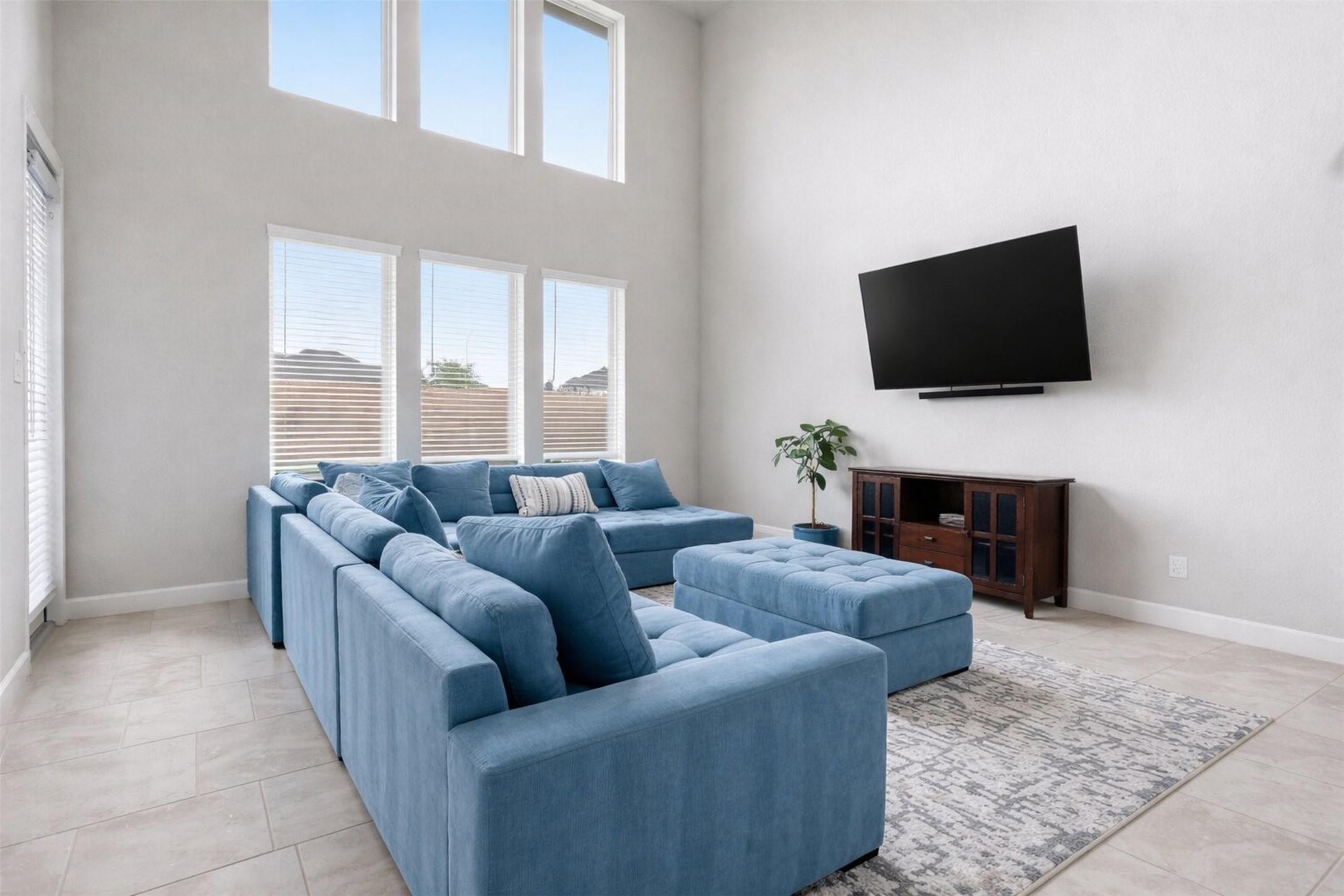 5803 Metaphor Way Rosenberg, TX 77469 - Photo 16 of 32 Spacious Living Room w/High Ceilings and Natural Light