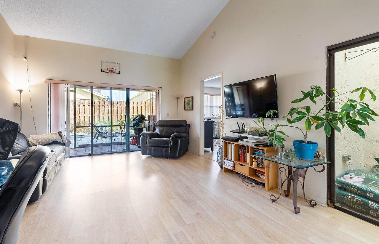 7943 Love Lane Boca Raton, FL 33433 - Photo 4 of 21 Living Room