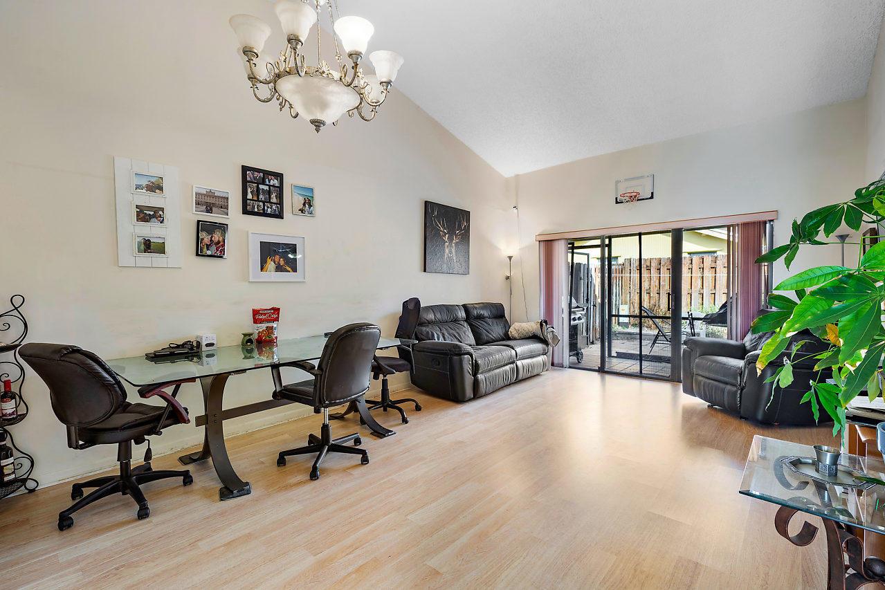 7943 Love Lane Boca Raton, FL 33433 - Photo 6 of 21 Living Room