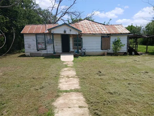 $30,000 | 710 East Mesquite Street, Coleman, TX 76834
