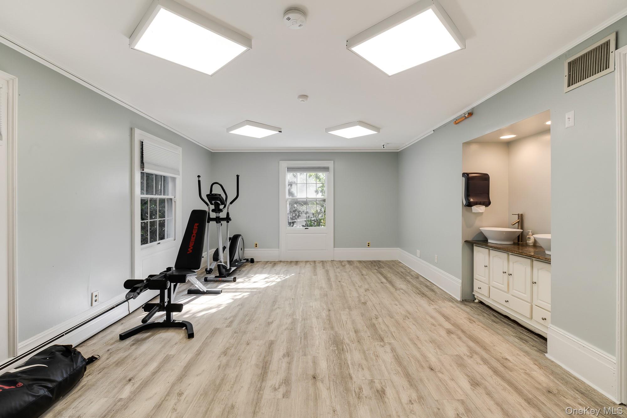 996 Haverstraw Road Suffern, NY 10901 - Photo 12 of 50 a view of a room with gym equipment