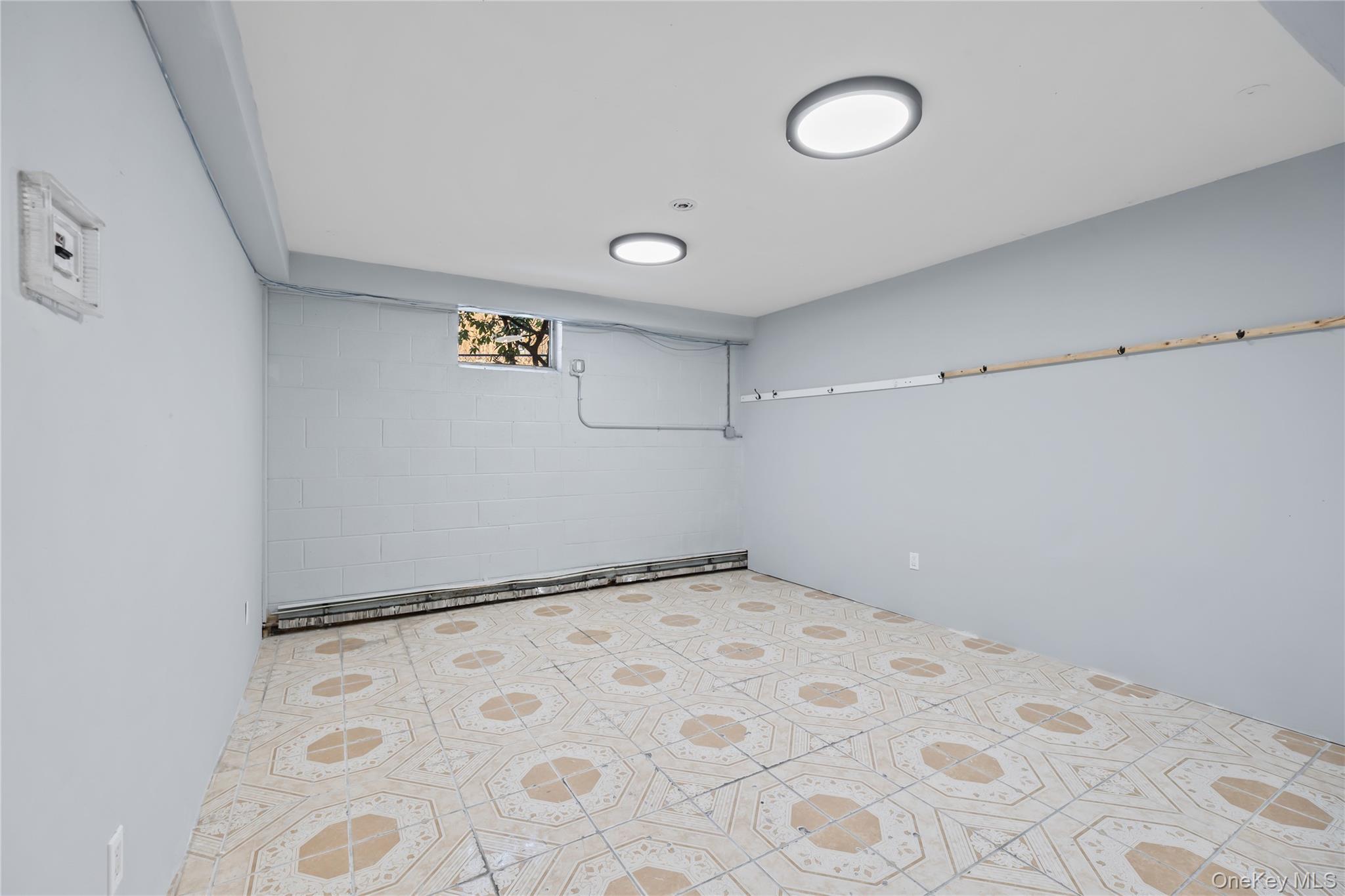 996 Haverstraw Road Suffern, NY 10901 - Photo 33 of 50 a view of a hallway