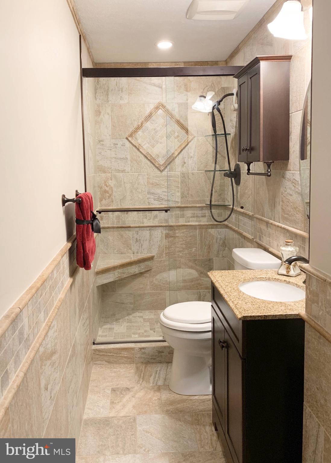 8207 Oakglen Road Manassas, VA 20110 - Photo 18 of 30 Bath
