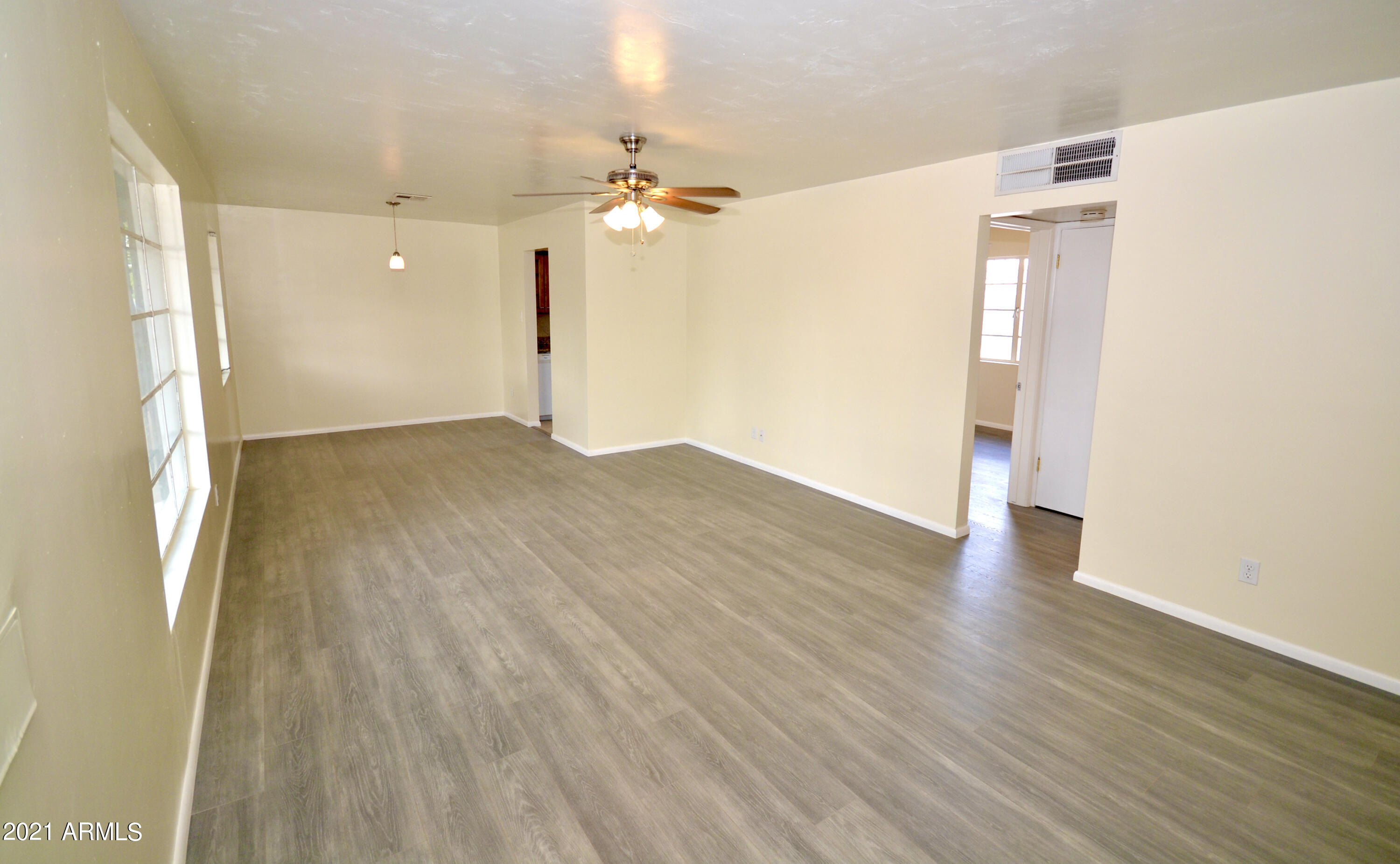 2328 West Cheery Lynn Road Phoenix, AZ 85015 - Photo 3 of 26 Living/Dining Area