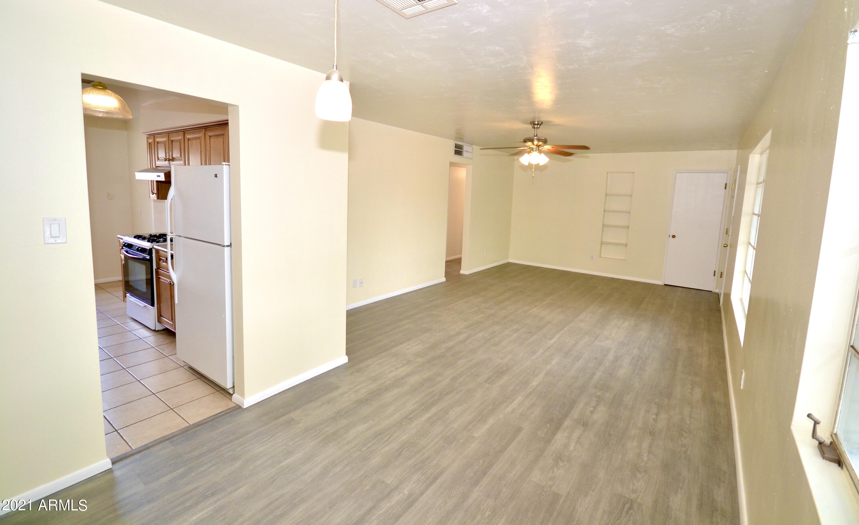 2328 West Cheery Lynn Road Phoenix, AZ 85015 - Photo 4 of 26 Dining Area/Kitchen Entry