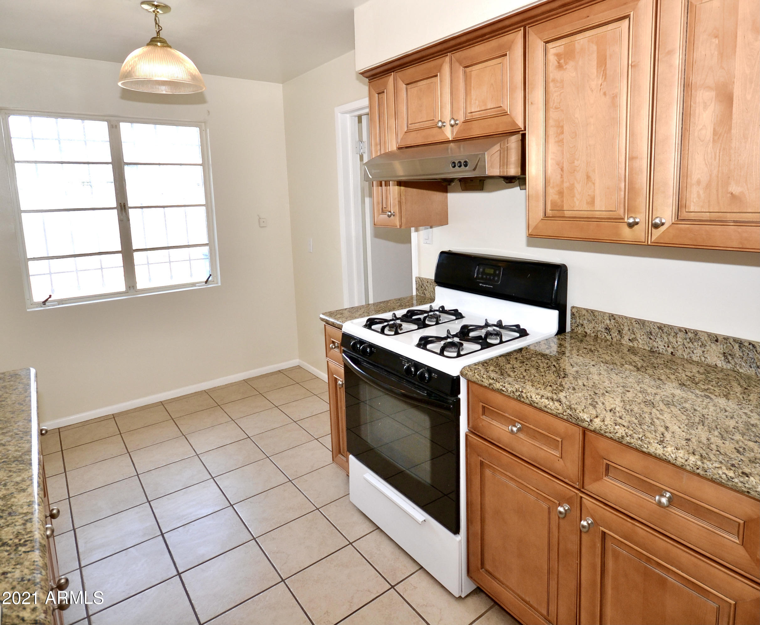 2328 West Cheery Lynn Road Phoenix, AZ 85015 - Photo 5 of 26 Kitchen