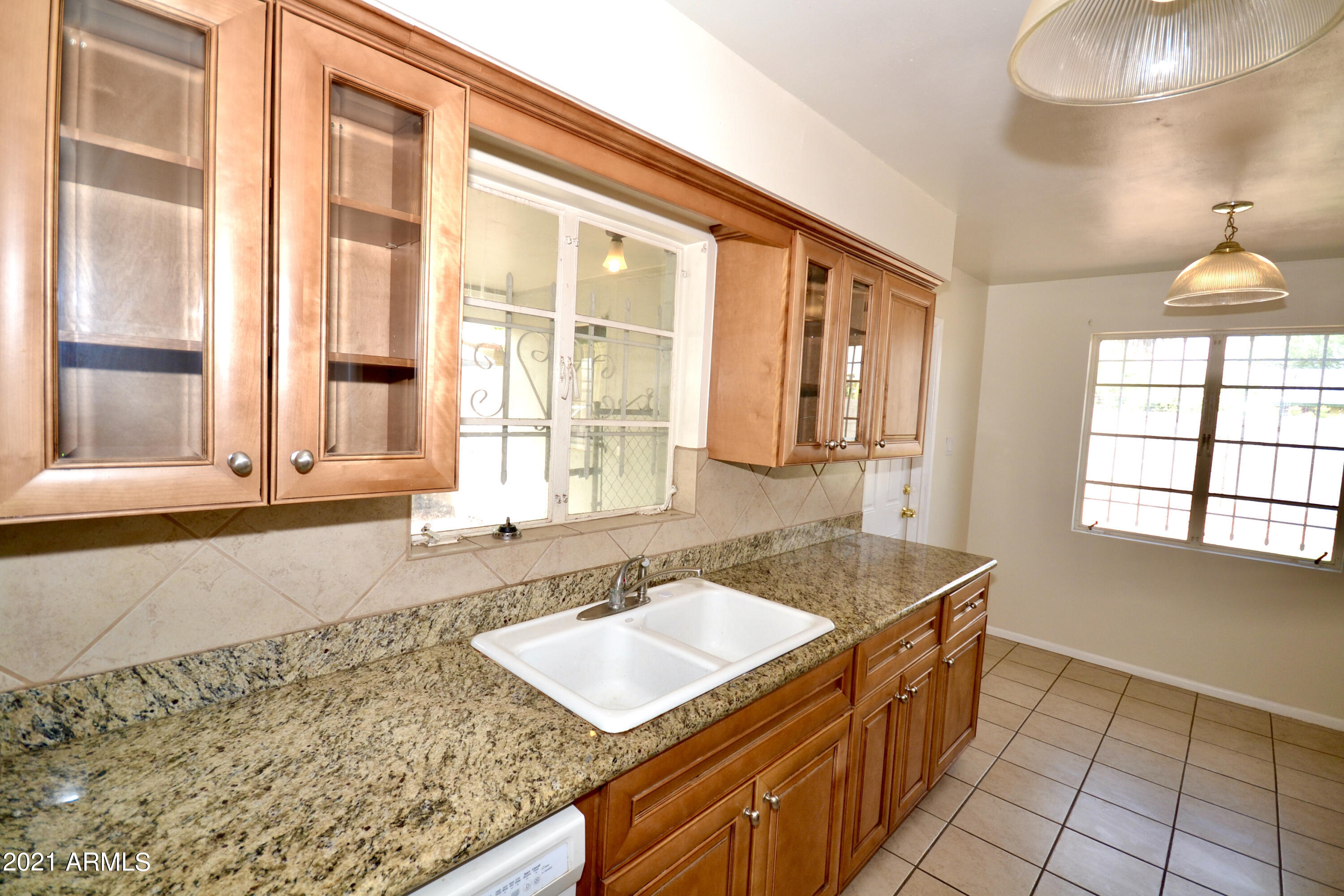 2328 West Cheery Lynn Road Phoenix, AZ 85015 - Photo 6 of 26 Kitchen