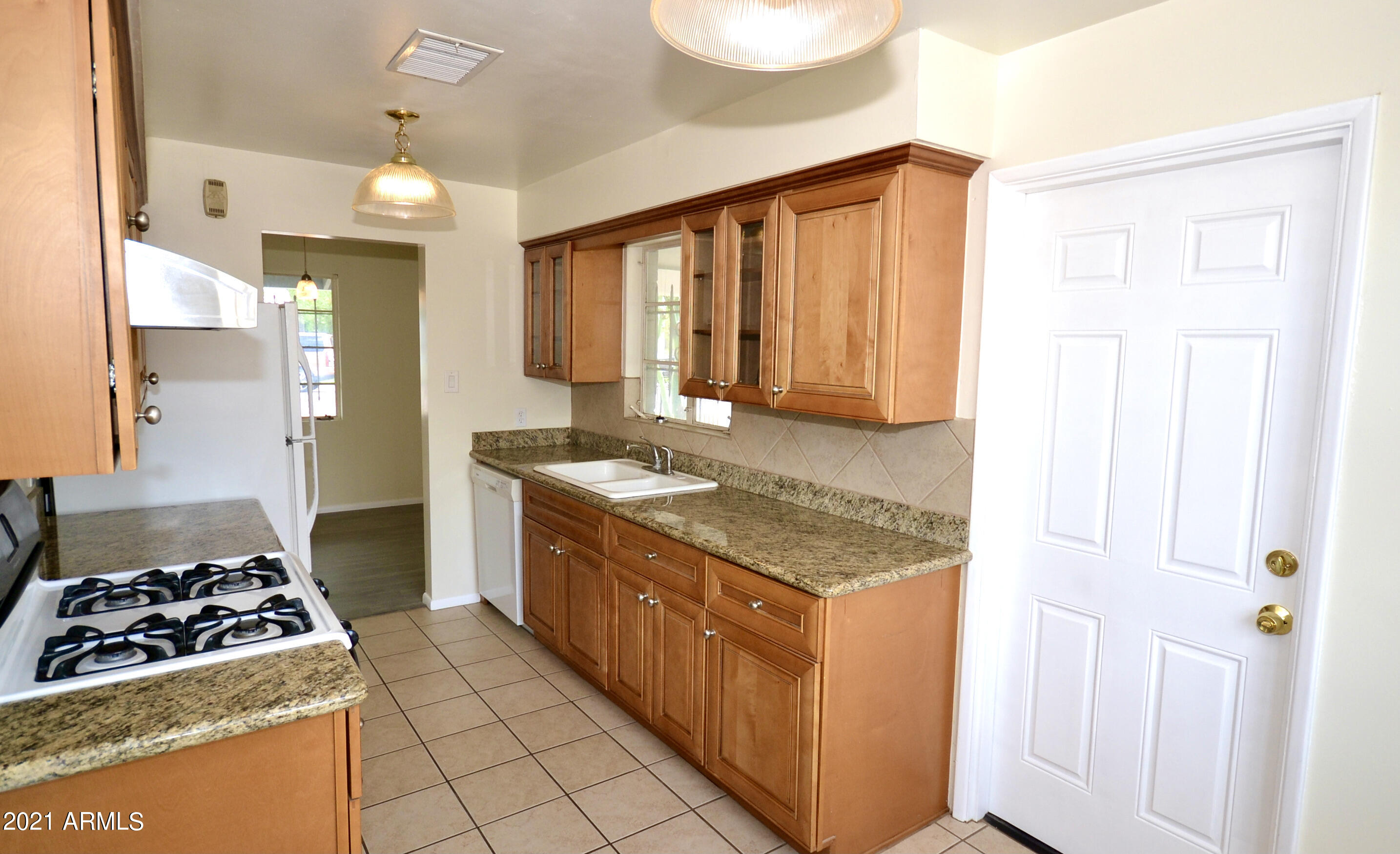 2328 West Cheery Lynn Road Phoenix, AZ 85015 - Photo 7 of 26 Kitchen
