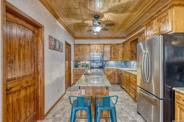 $749,900 | 190 Fm 2748, Concan, TX 78838