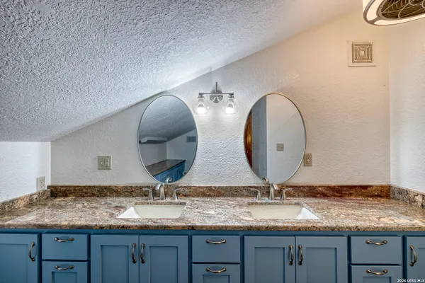 $749,900 | 190 Fm 2748, Concan, TX 78838